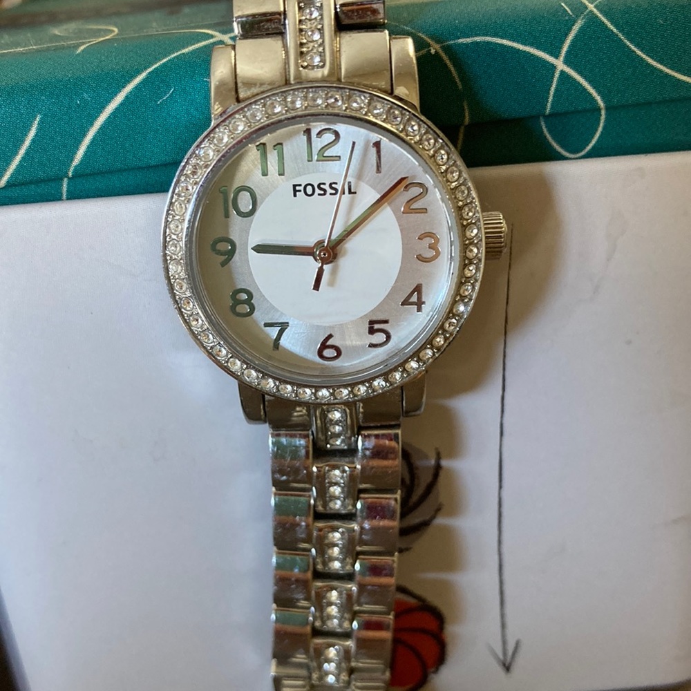Women’s Fossil watch - needs battery